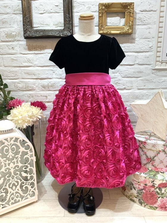 ブラックベロア×ピンク花びらスカートキッズドレス
