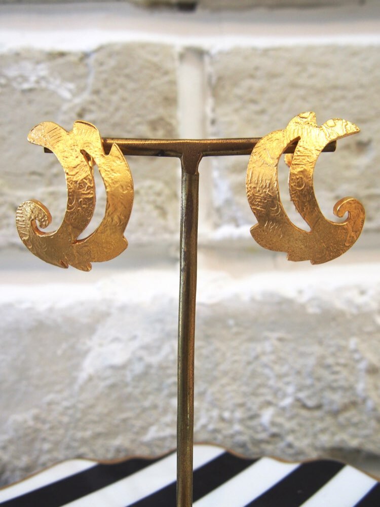 【イヤリング】ゴールドクレセントシェイプ　セミマット