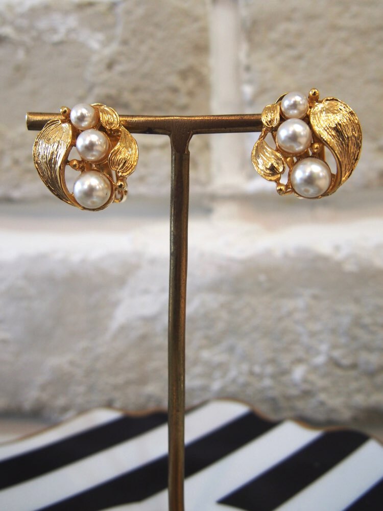 【イヤリング】ゴールドリーフ×パール３粒