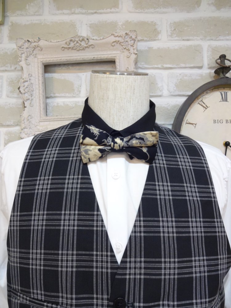BLACK FLOWER PRINT BOWTIE