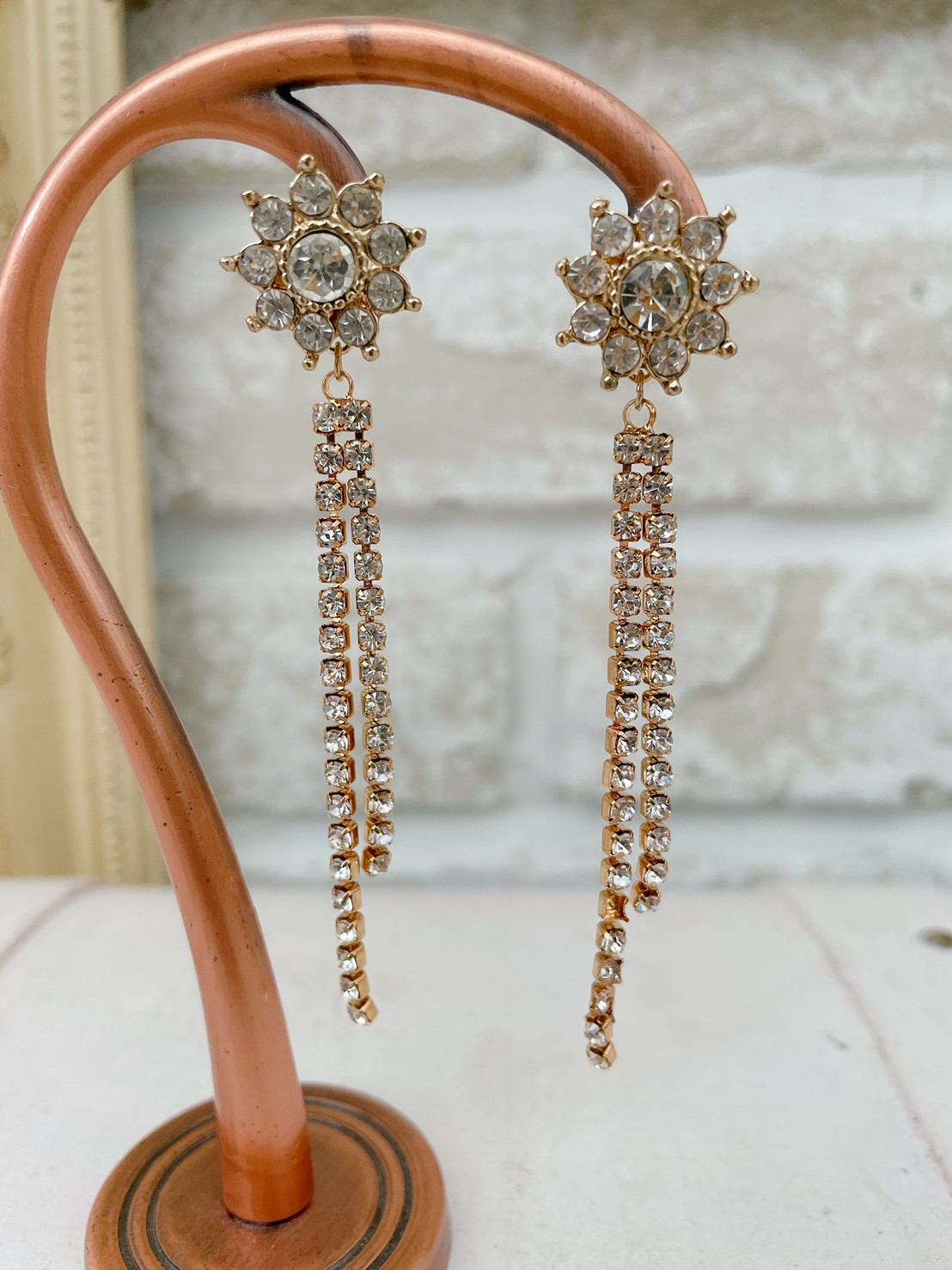 ゴールド・お花ビジュー×2本ラインビジューピアス