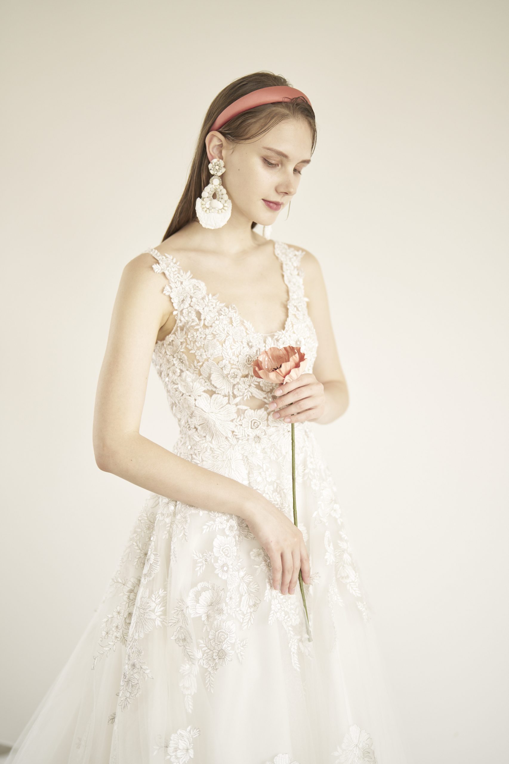 【ウェディングドレス】シルバーお花模様ノースリーブAラインドレス　UK6 11号　プロノビアス/pronovias