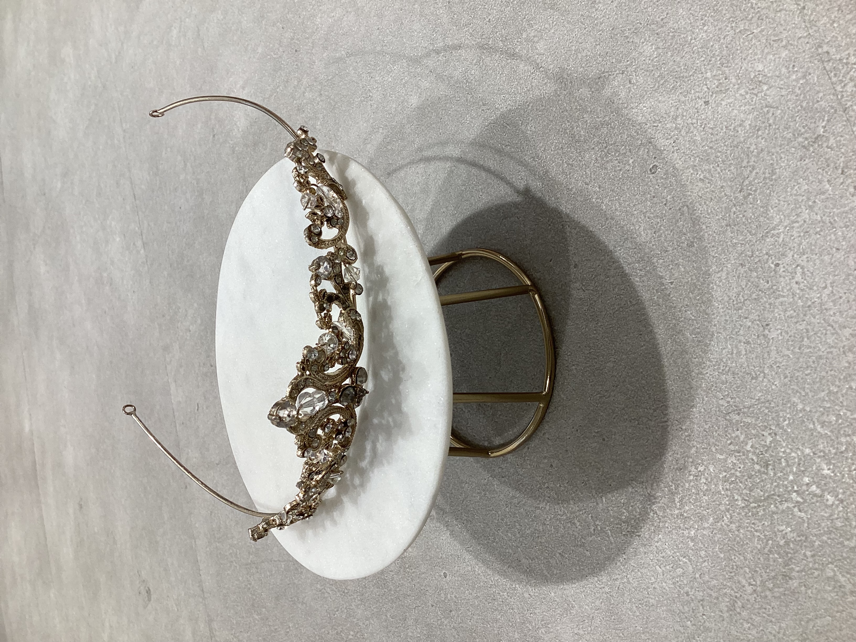 【ヘッドアクセサリー】ゴールドティアラ