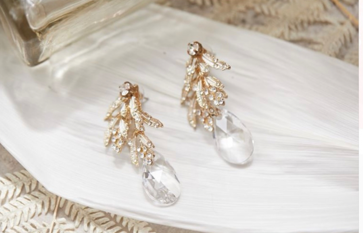 【ピアス】ゴールド1粒涙　リーフ雫付きピアス