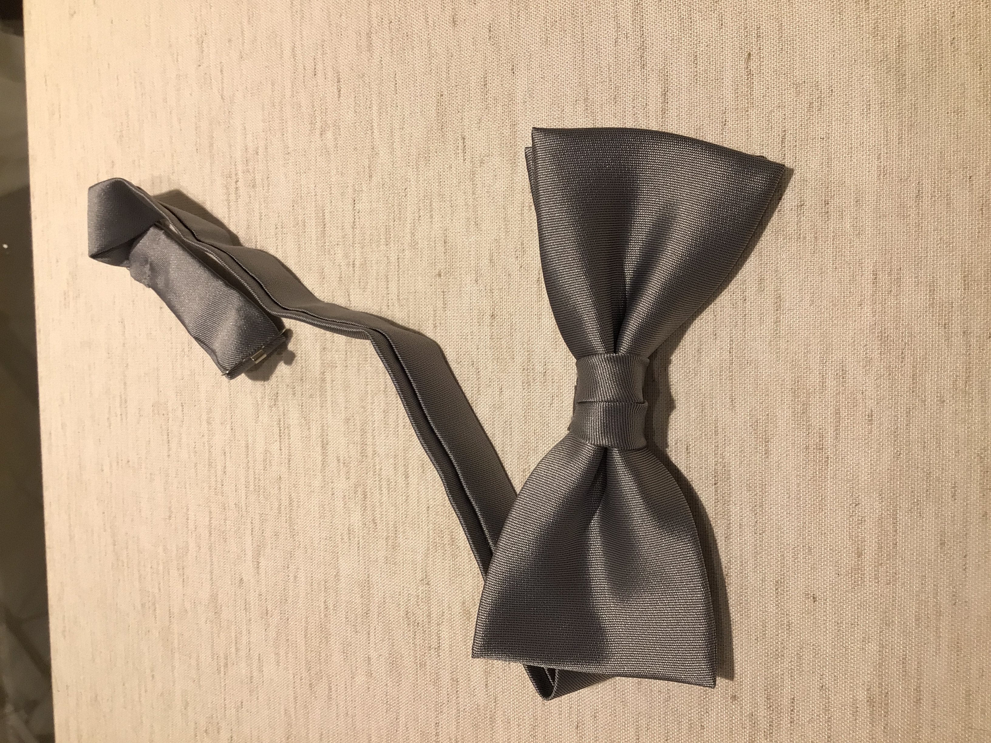 シルバーグレー蝶ネクタイ