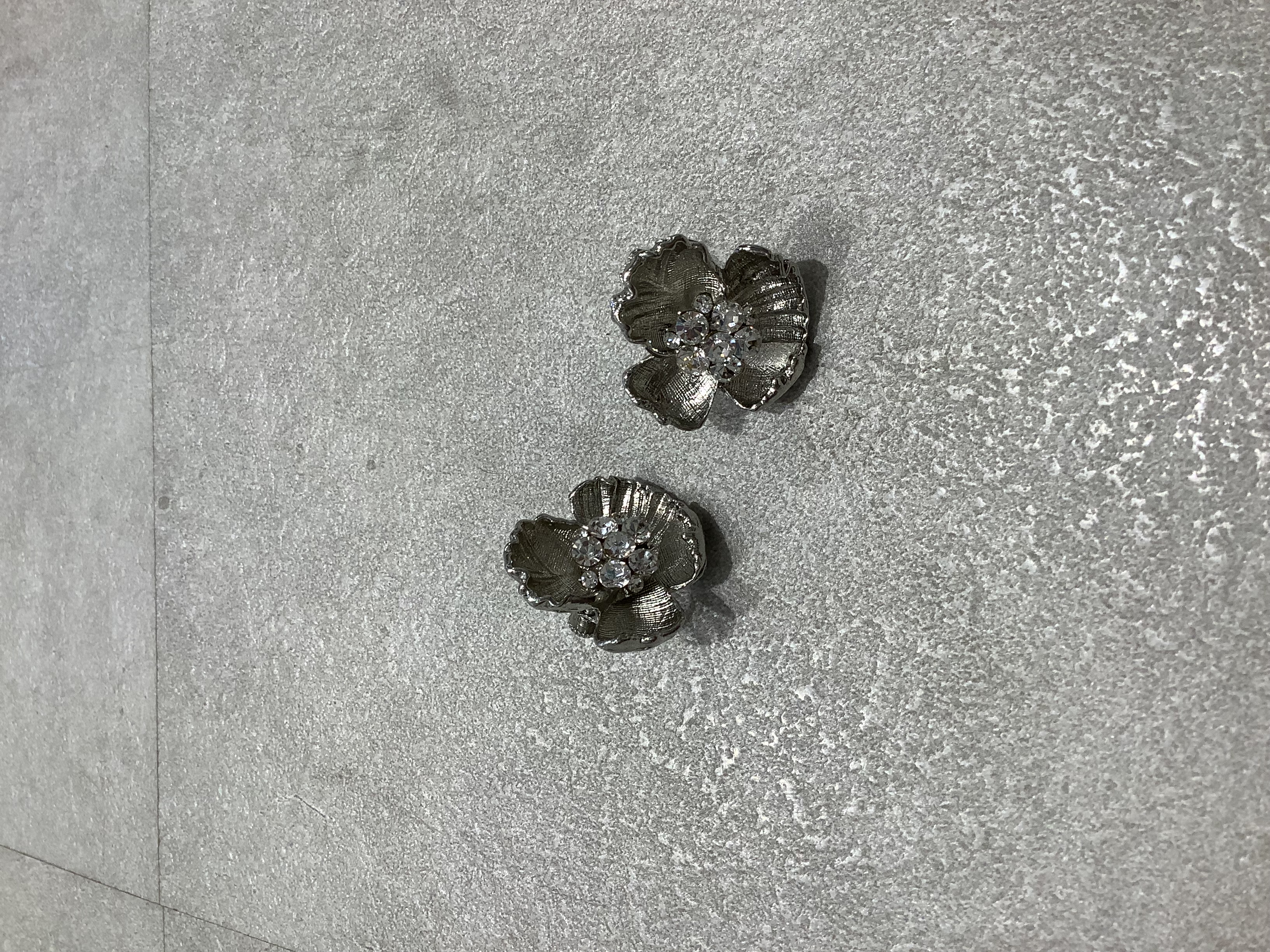 【イヤリング】シルバー　シンプルフラワー