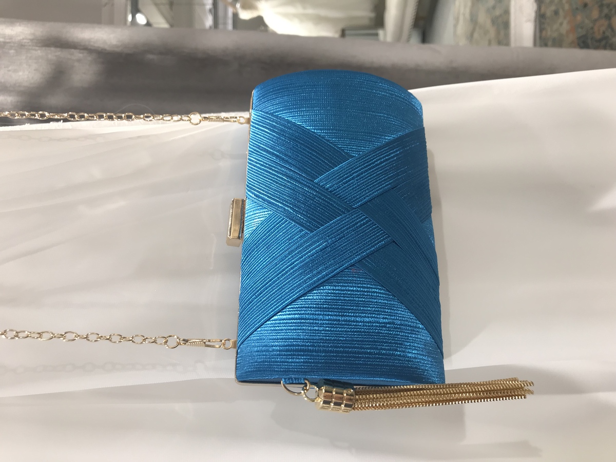 【バック】がま口バッグ　ターコイズブルー　ゴールドタッセル