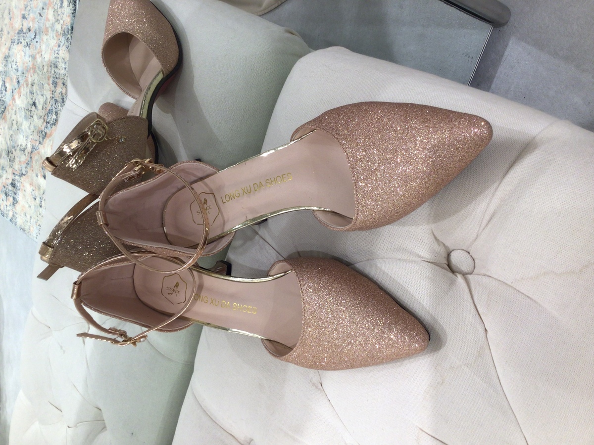 【パンプス】グリッターピンクラメ　チャーム付きストラップパンプス　39 /24.5センチ相当