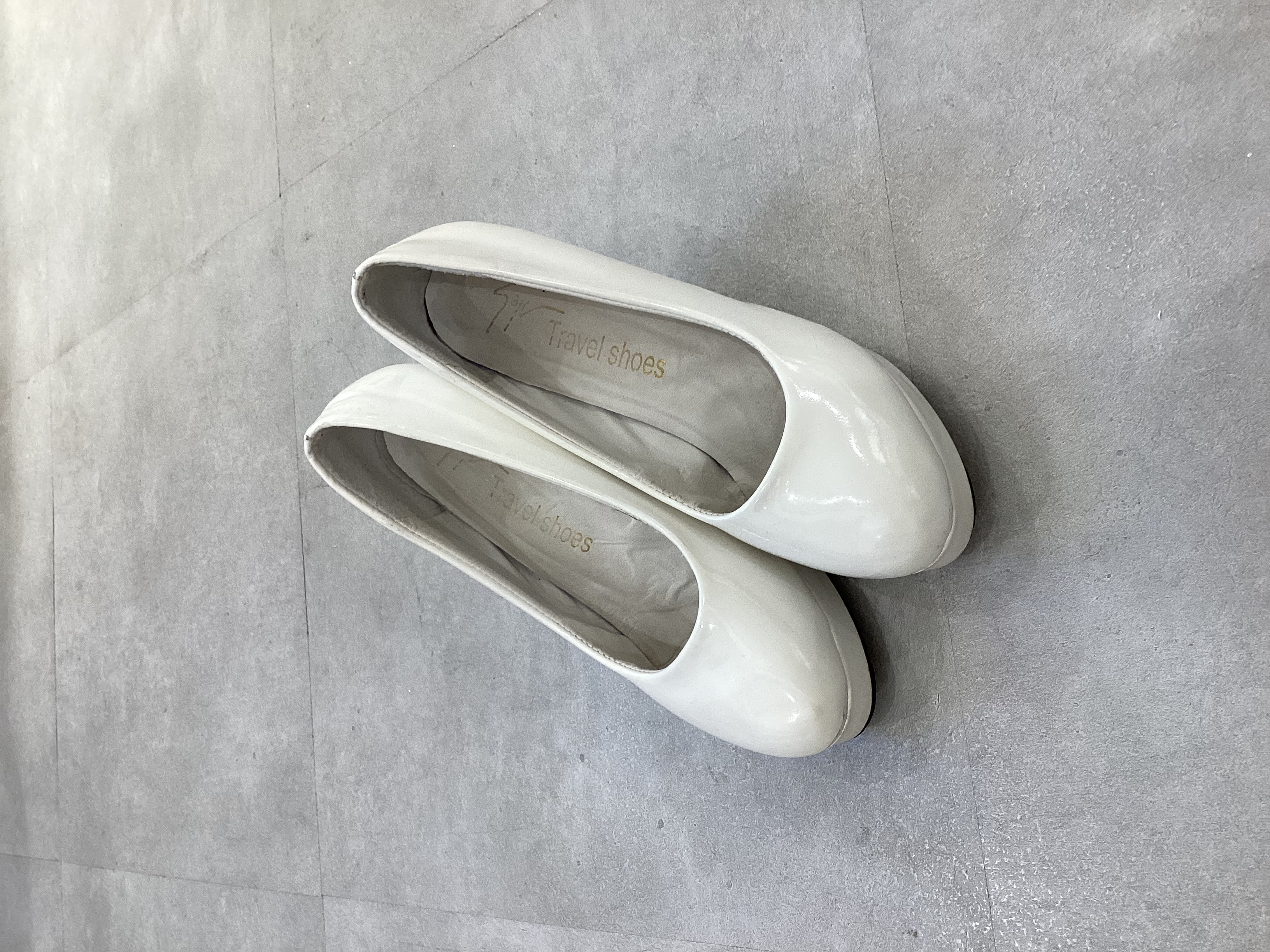 【パンプス】ホワイトエナメル　Travelshoes 37 23.5cm 11cmヒール