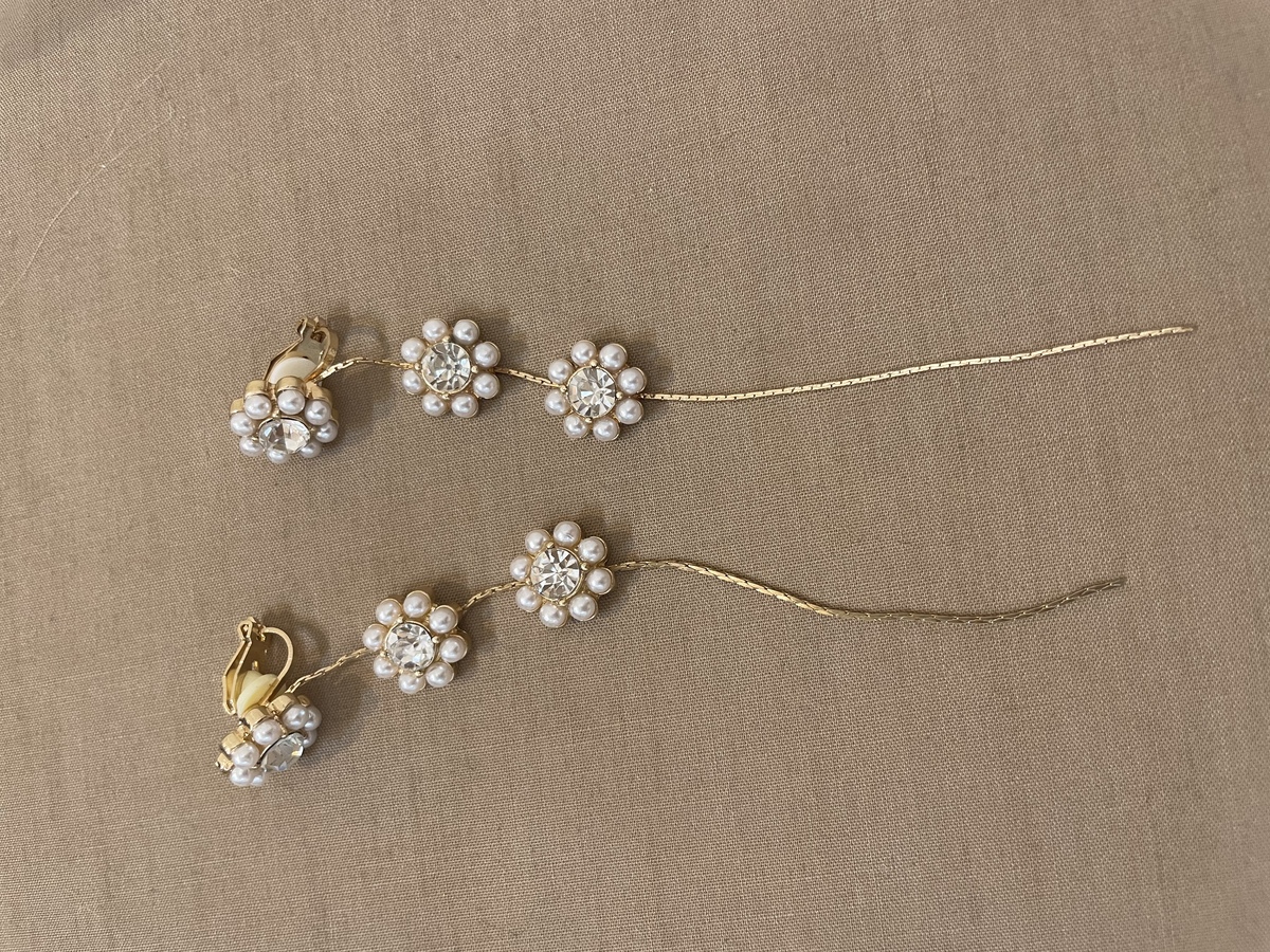 【イヤリング】お花3つゴールド　ロング