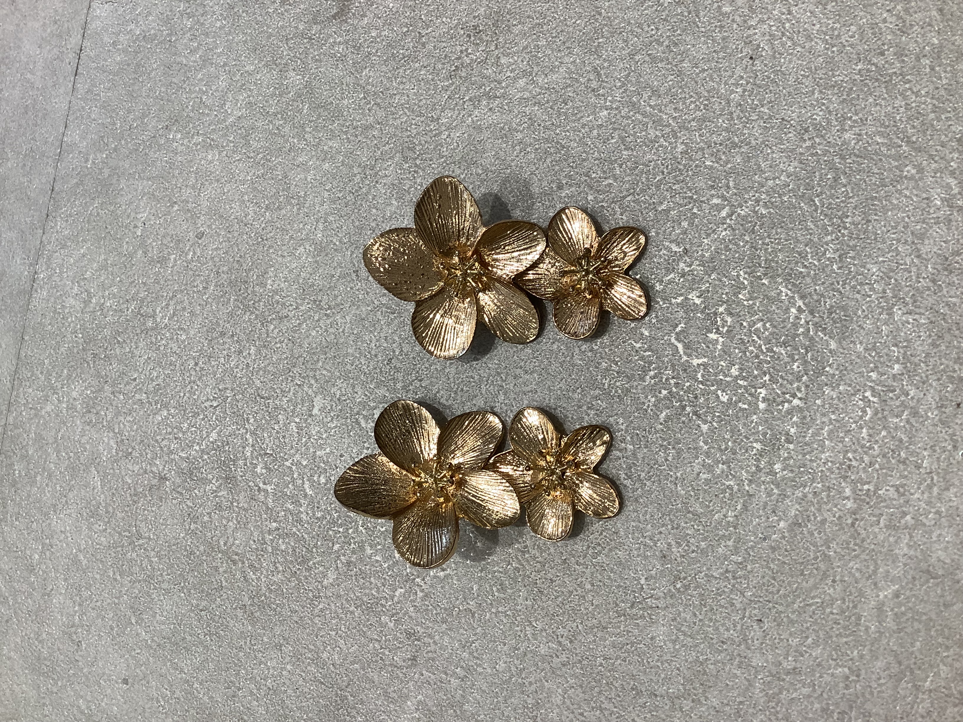【ピアス】ツヤゴールドフラワー