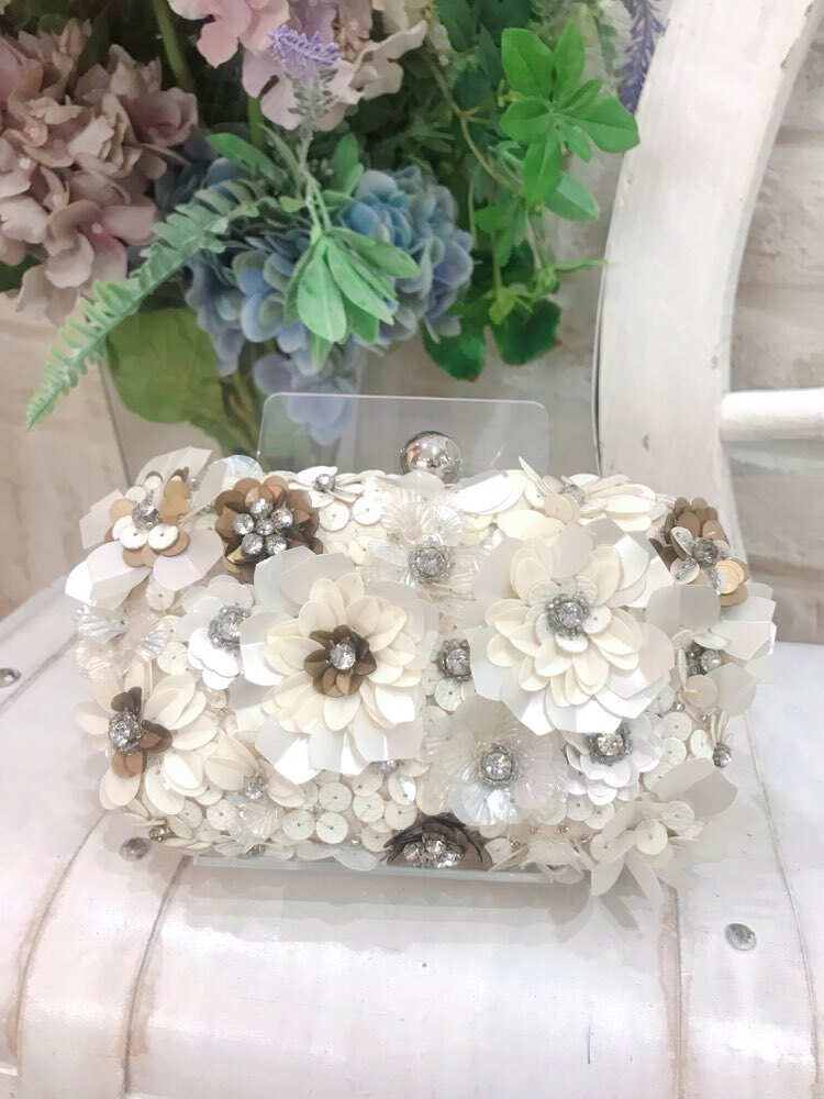 【バック】ホワイト×ブロンズ　3Dフラワー