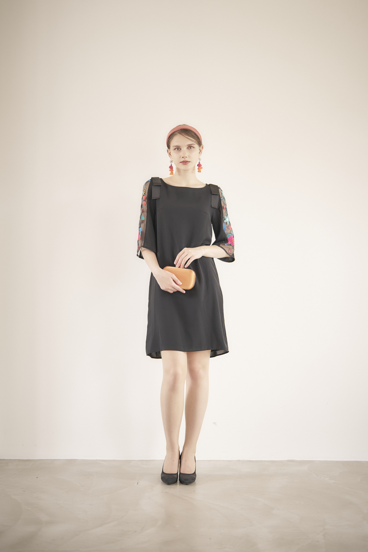 【ゲストドレス】ブラック　花柄刺繍　7〜9号　SーM