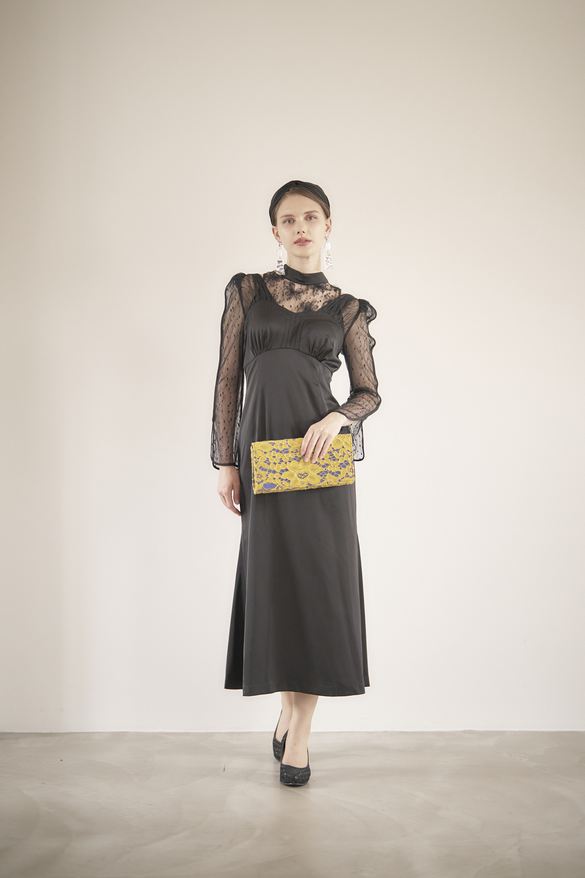 【ゲストドレス】ブラック肩空きレース　SIZE1 S-M LILYBROWN