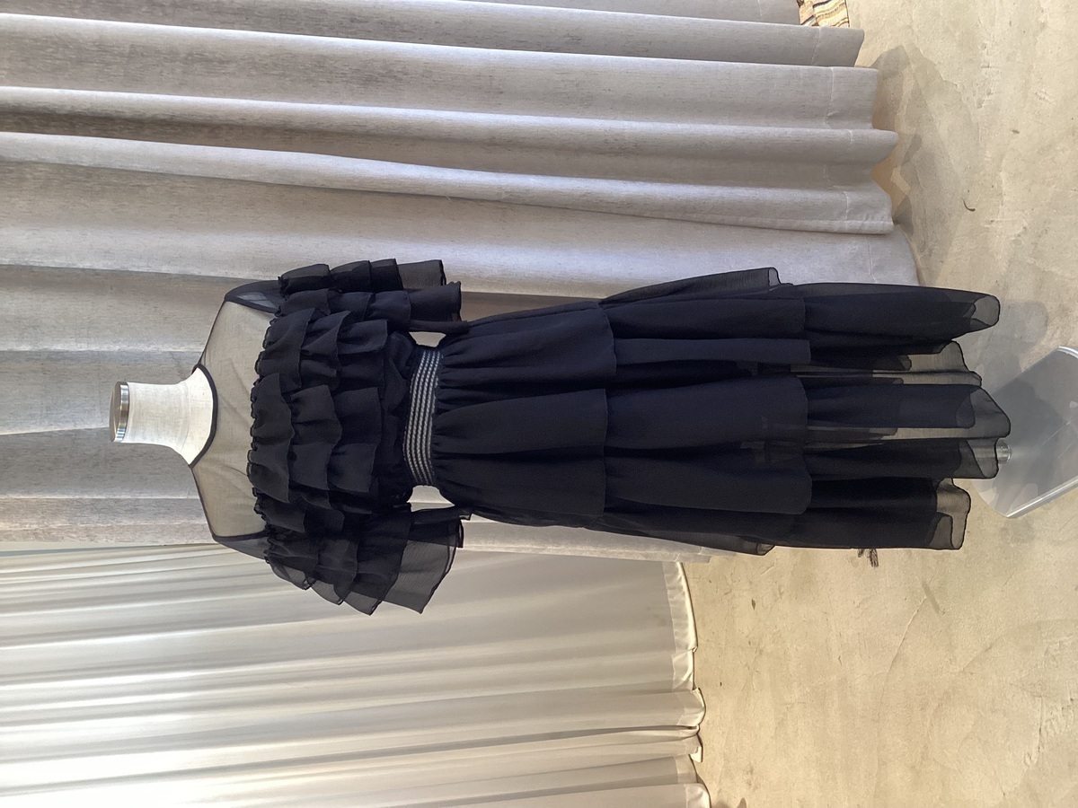 【ゲストドレス】ブラック　ティアード　38 M MARC ELLIS