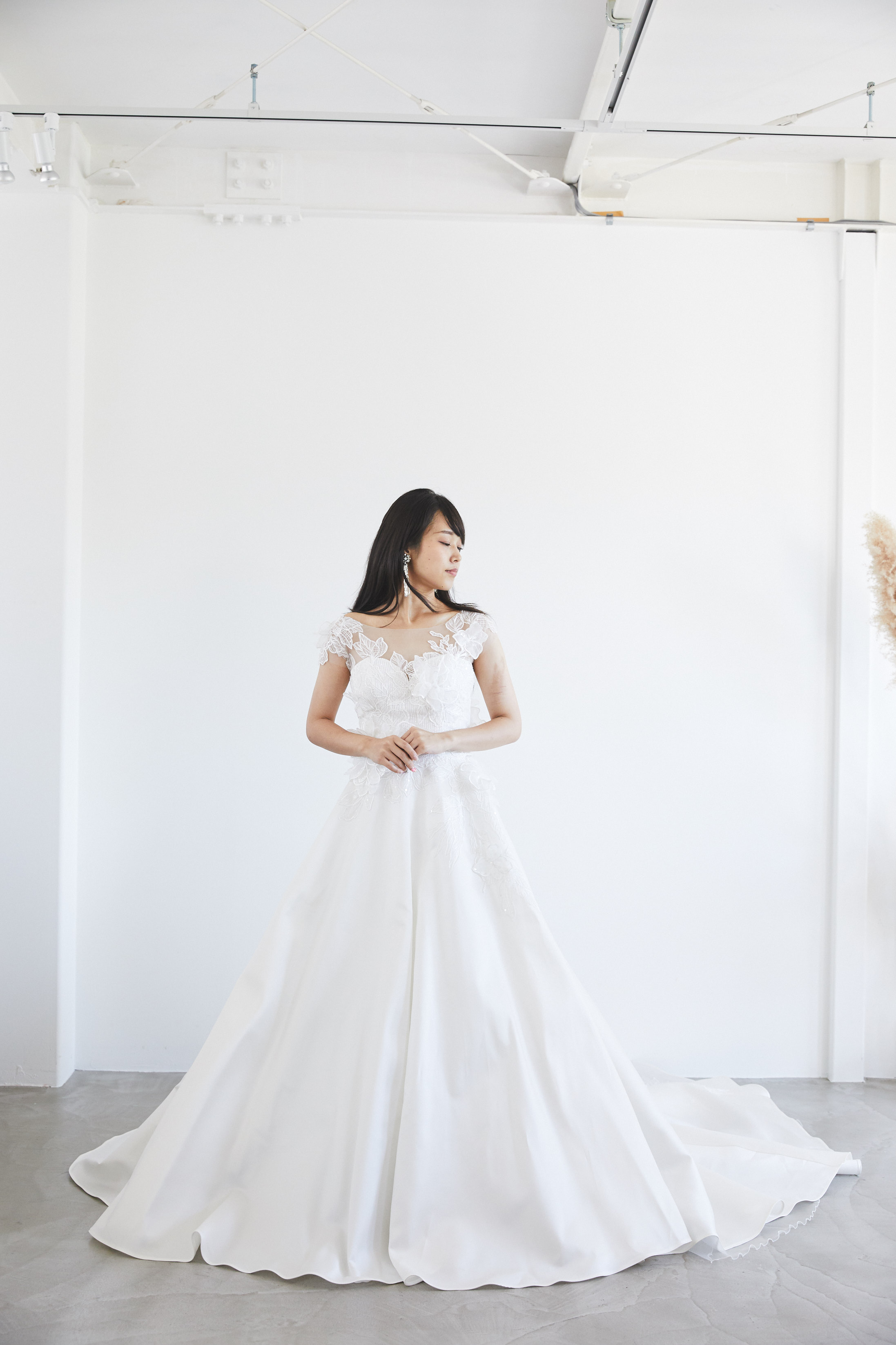 【ウエディングドレス】ロケNG couture fe  3Dフラワーフレンチスリーブサテンドレス　42 ９号
