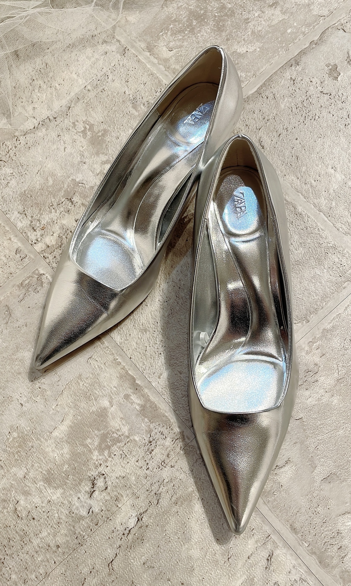 【パンプス】メタリックシルバーヒール　38サイズ　　24センチ相当