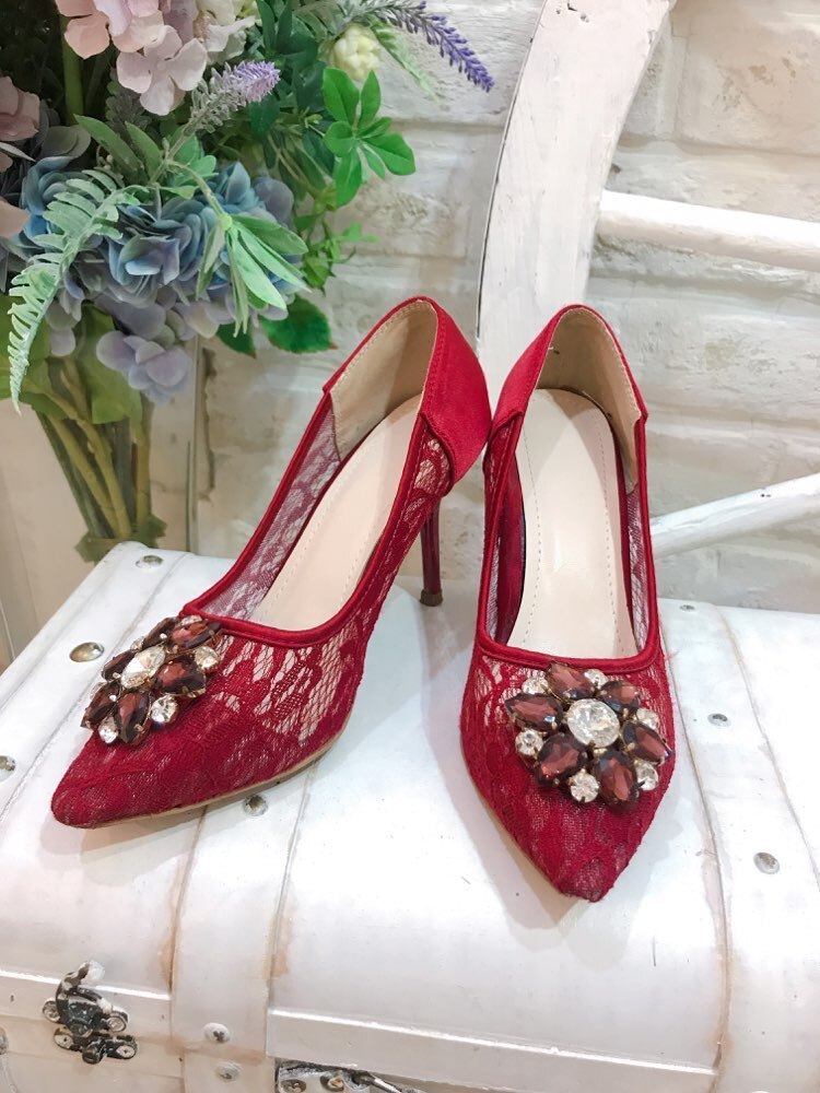 【パンプス】ビジュー付きポインテッドトゥ総レースレッド35/22.5センチ相当