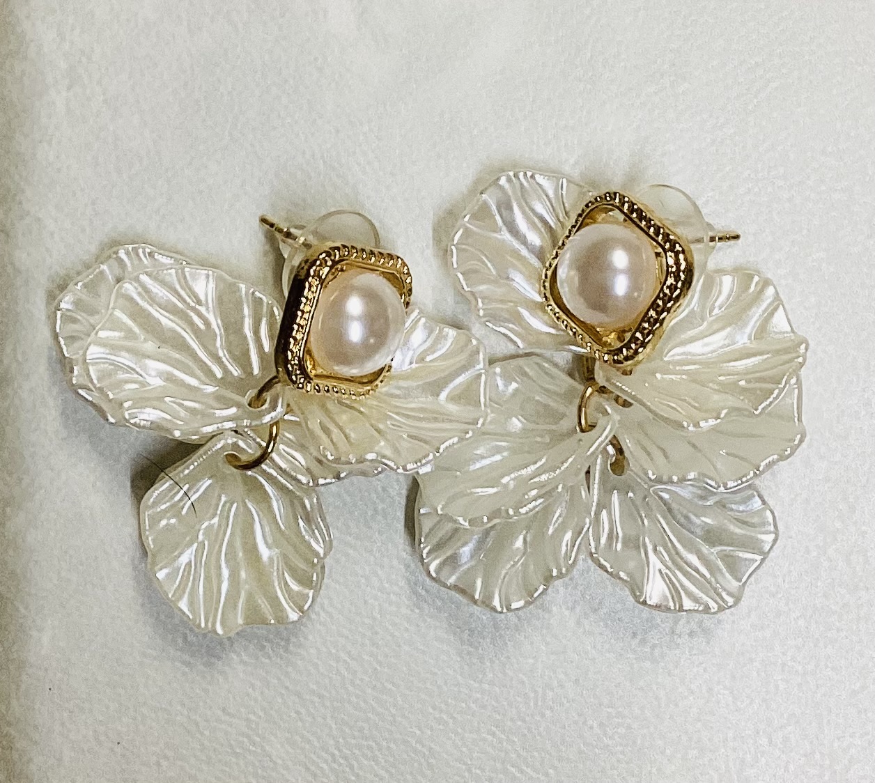 ホワイトシェル　パールピアス