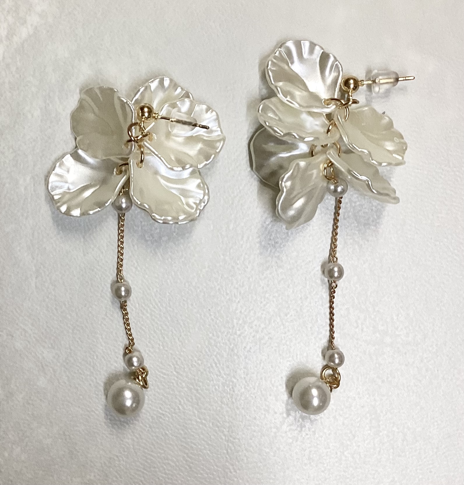 ホワイトシェル　パールロングピアス