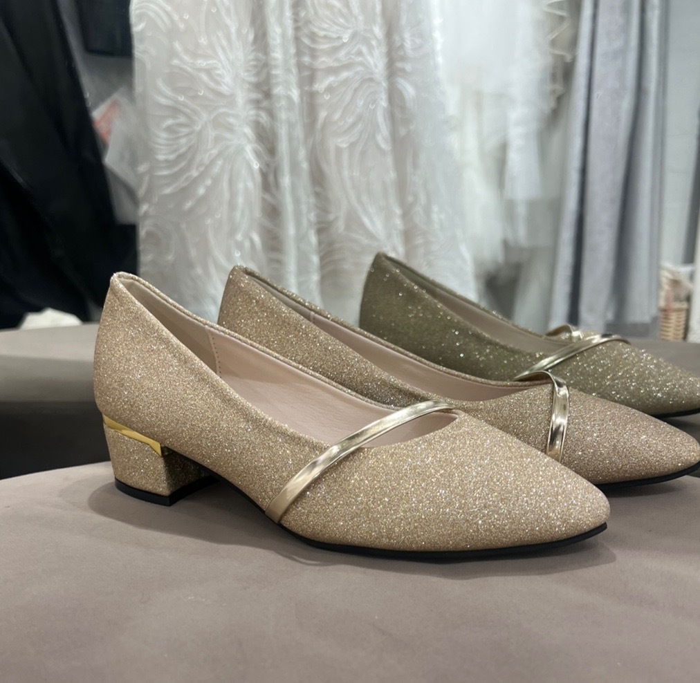 【パンプス】ゴールドラメ　光沢ラインパンプス　4センチヒール①（39）24.5センチ相当