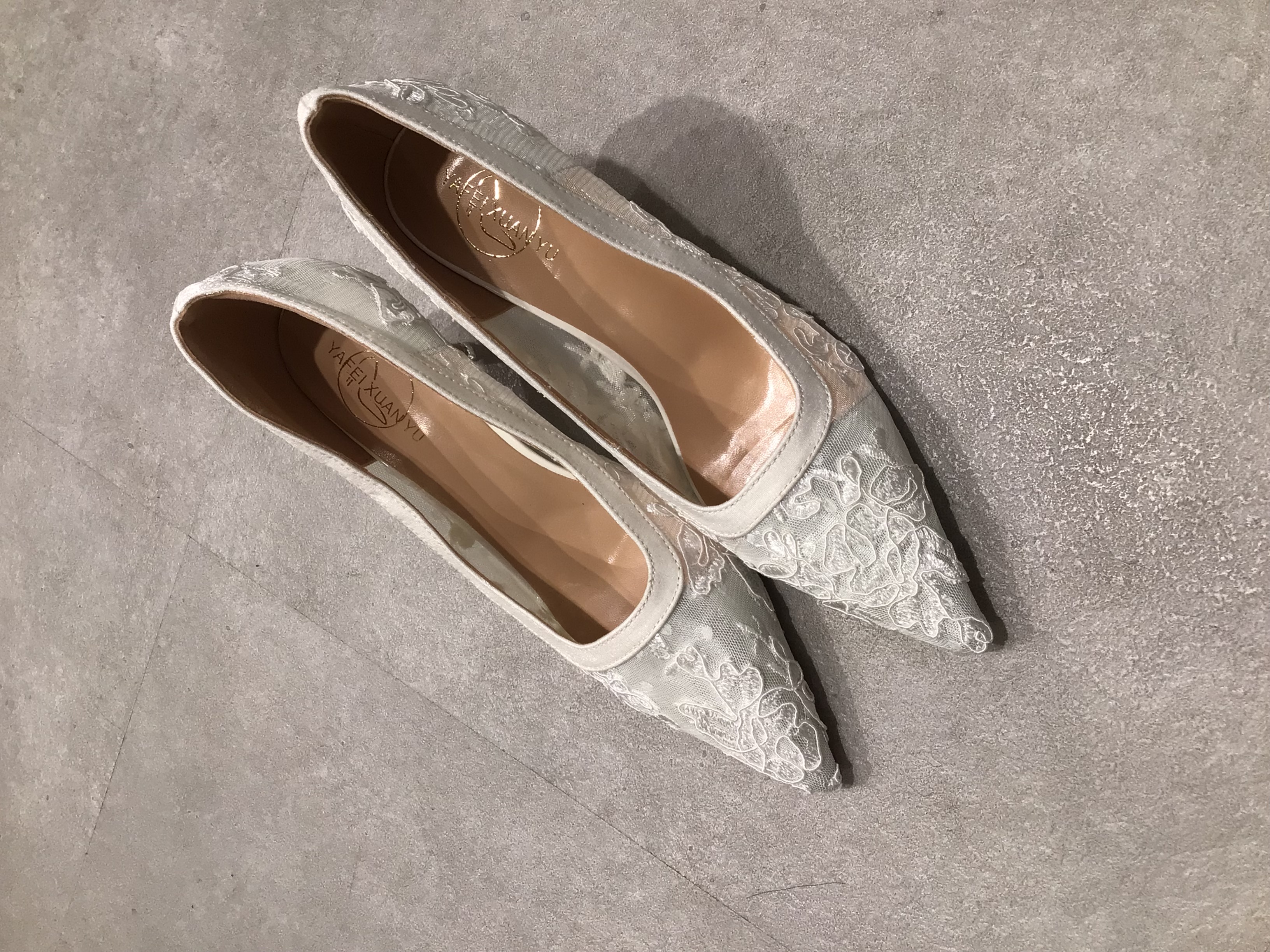 【パンプス】白レースゴールドヒール　23.5cm 7cmヒール