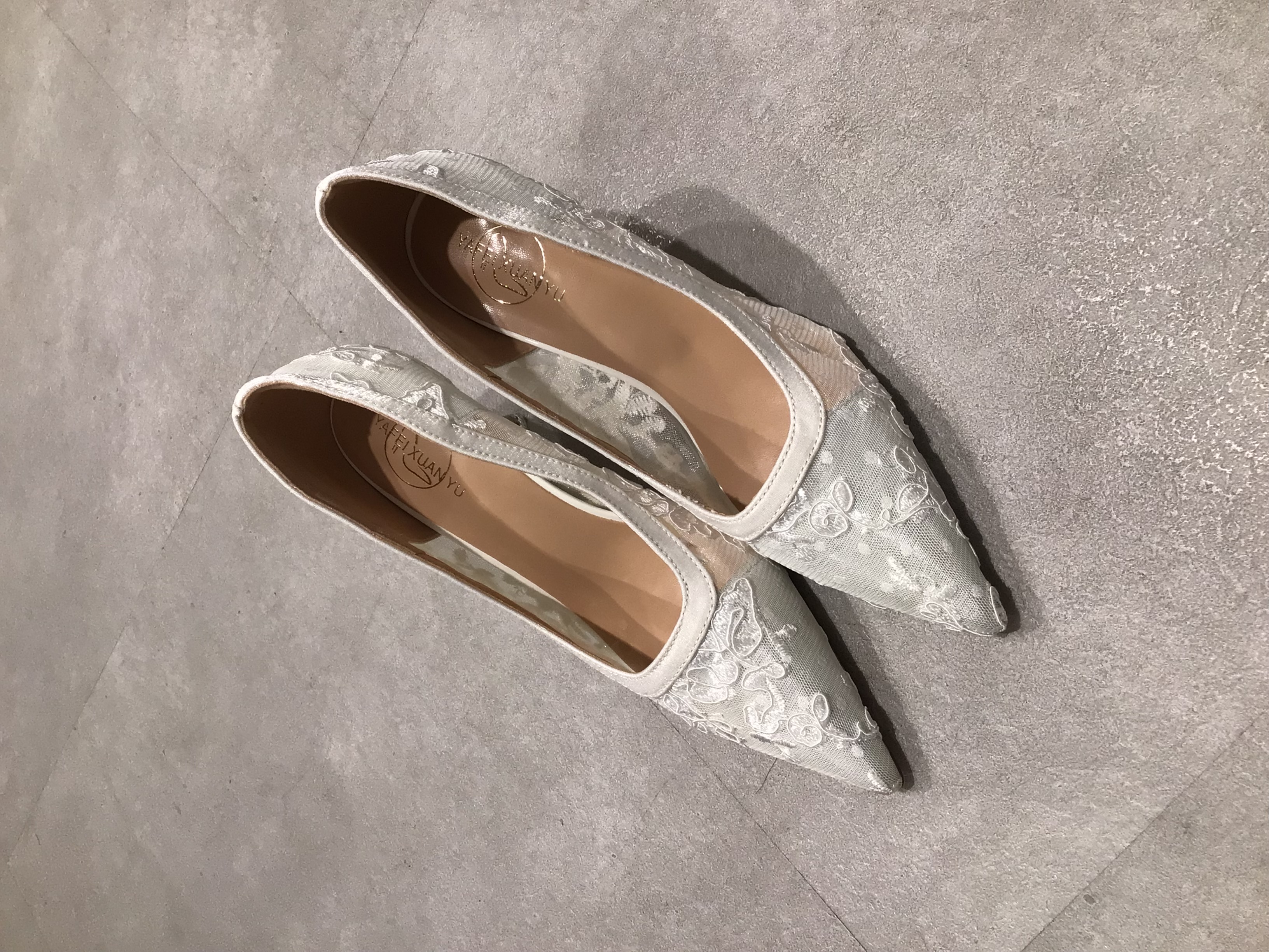 【パンプス】白レースゴールドヒール　24cm 7cmヒール