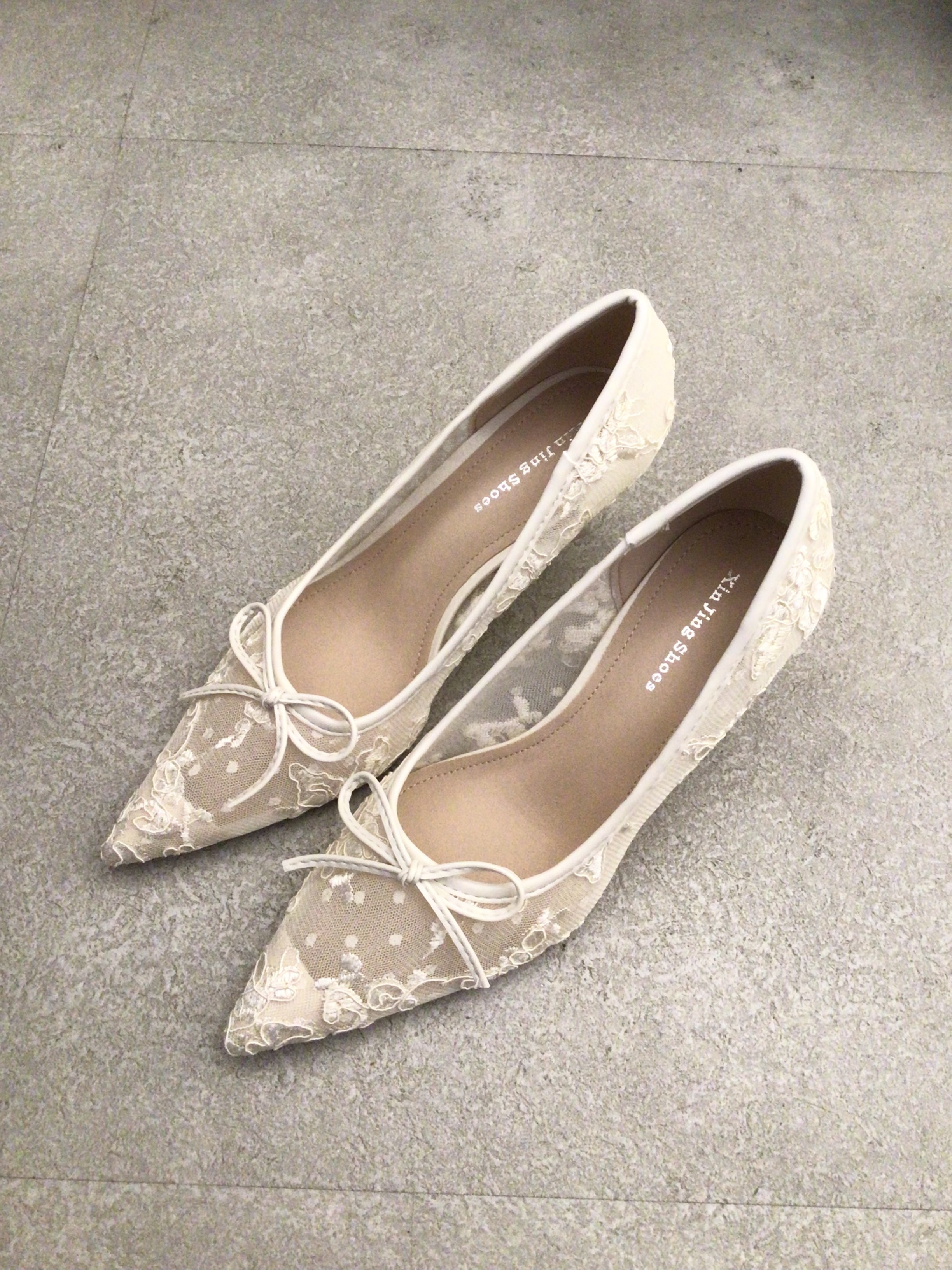 【パンプス】白レースリボンモチーフ付き　35　 6cmヒール