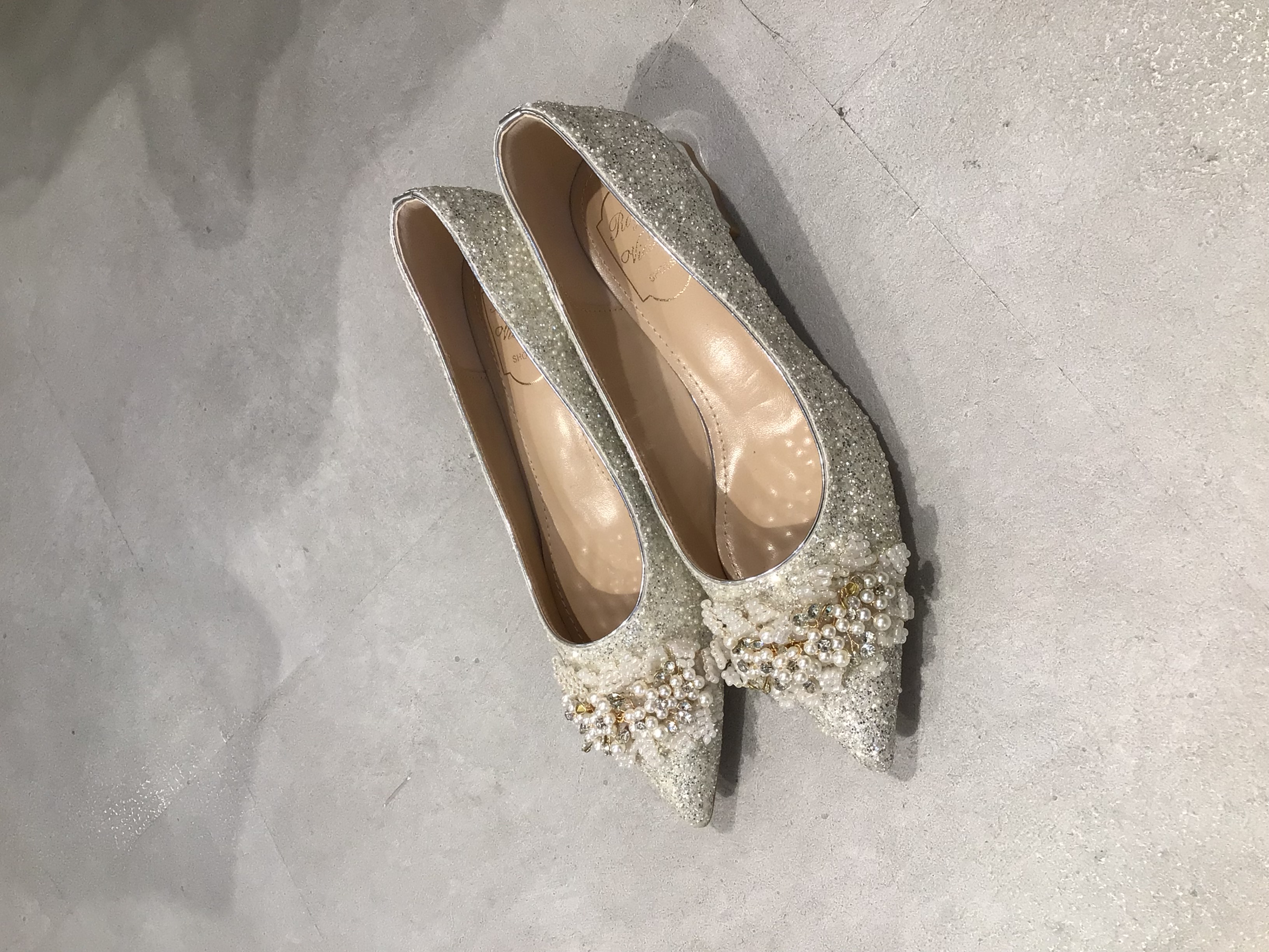 【パンプス】シルバーラメ　パールビーズモチーフ　23.5  3cmヒール