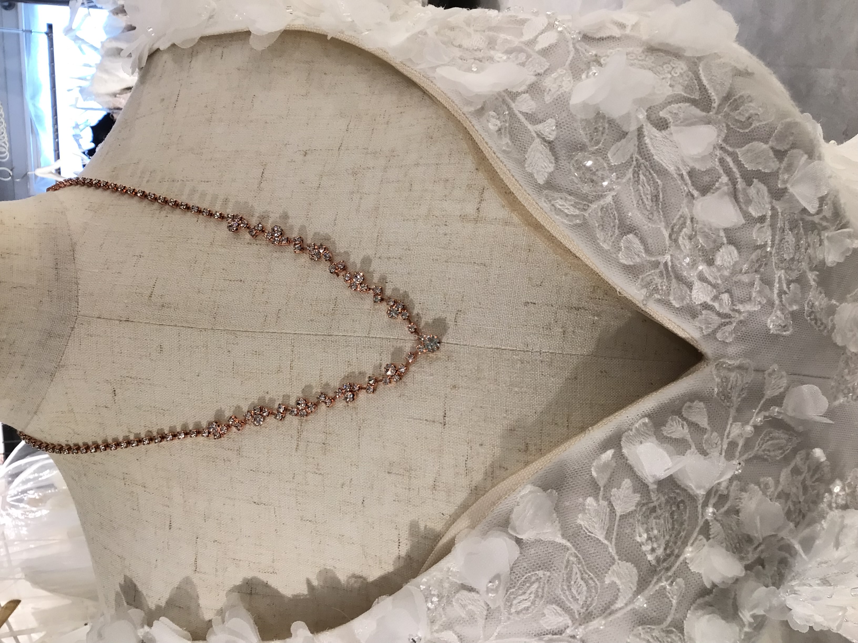 ピンクゴールド　ビジューギザギザ連なりネックレス　長め②