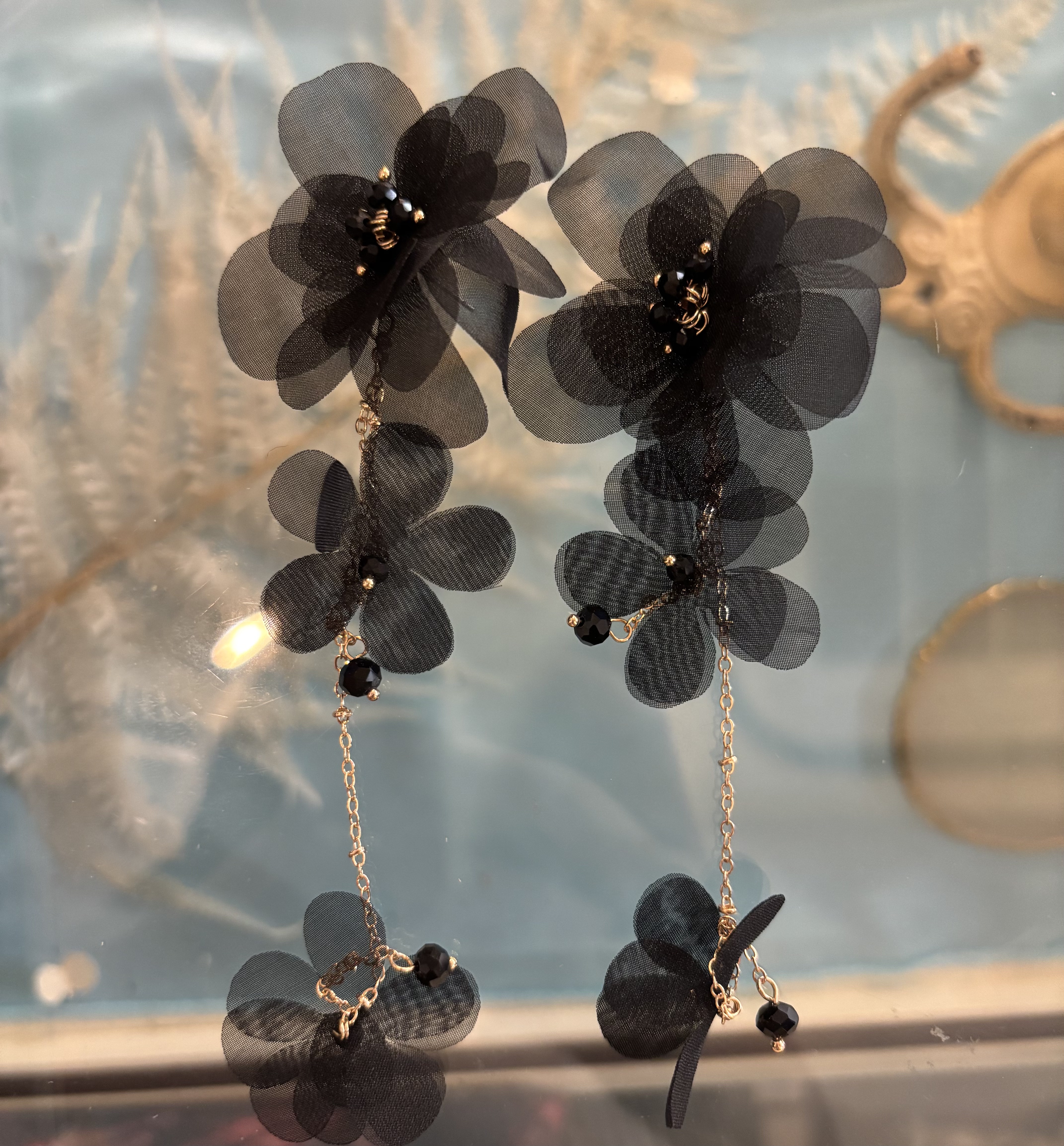 ブラックお花のピアス