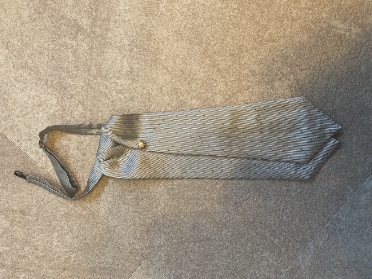 【アスコットタイ】シルバー光沢ドット柄アスコットタイ