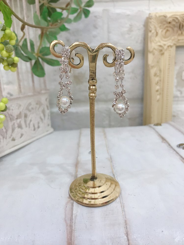 【イヤリング】縦ダイヤ　パール１つ