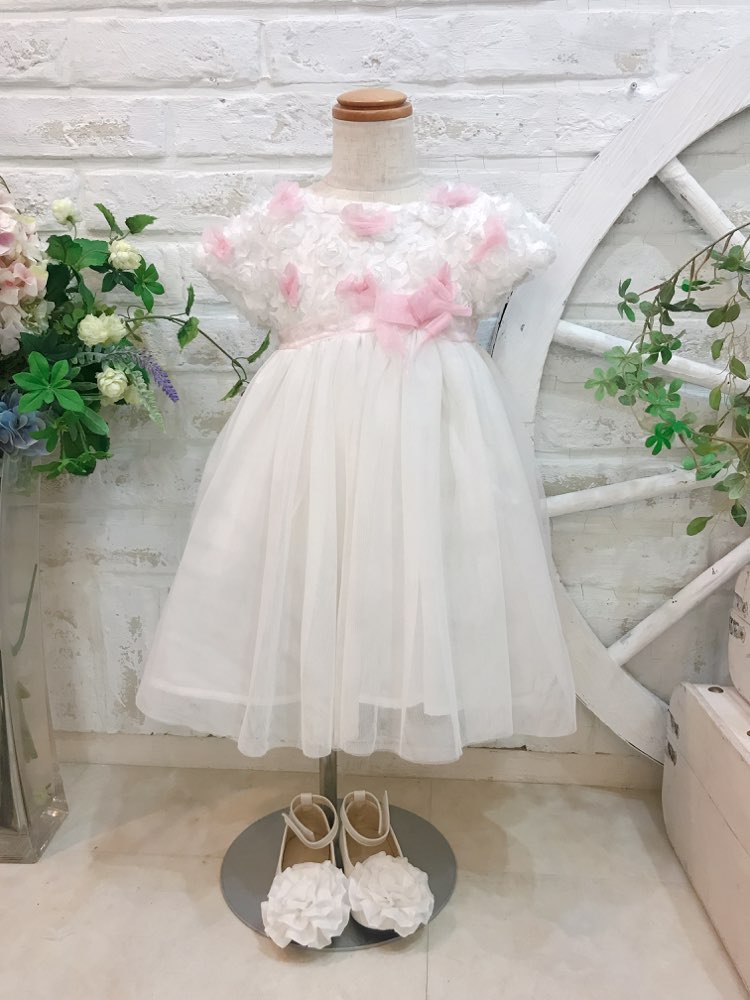 【キッズドレス】ホワイト胸元ピンク花付きドレス　80〜90cm