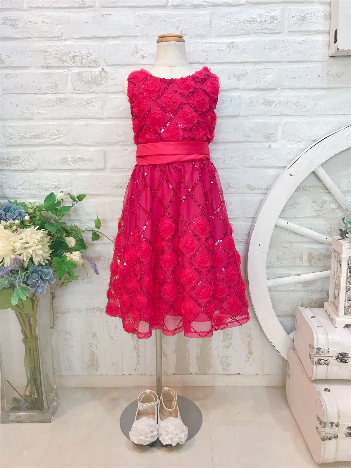 【キッズドレス】マゼンダピンクお花スパンコールドレス　120〜130cm