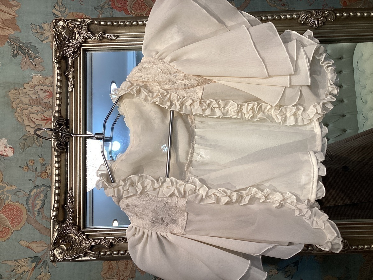 縁フリル肩レースオフホワイトボレロ