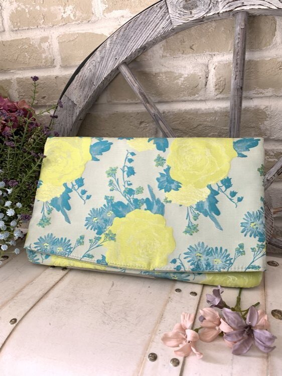 【バック】イエロー×ブルー花柄二つ折り