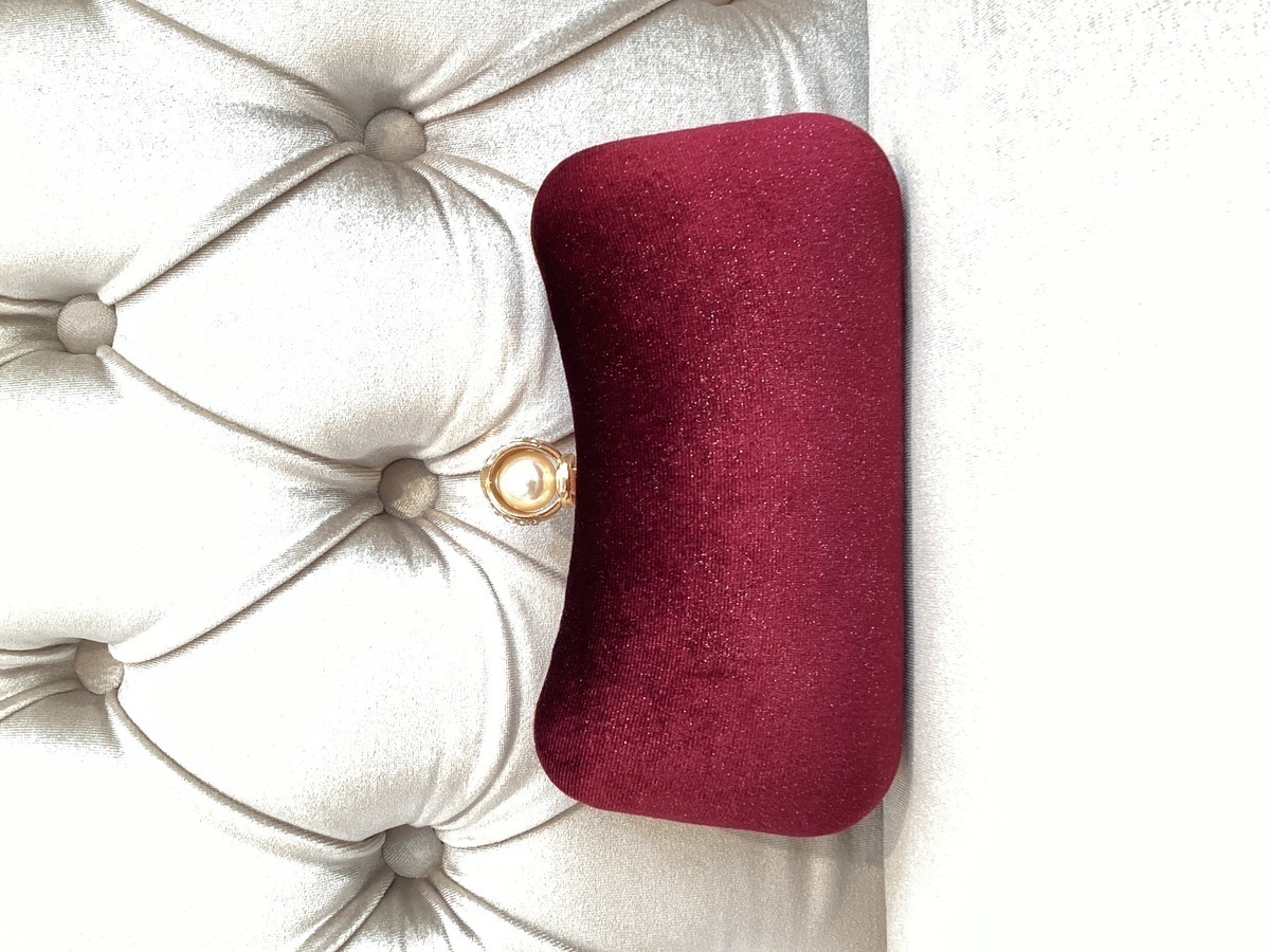 レッドベロアクラッチバッグ