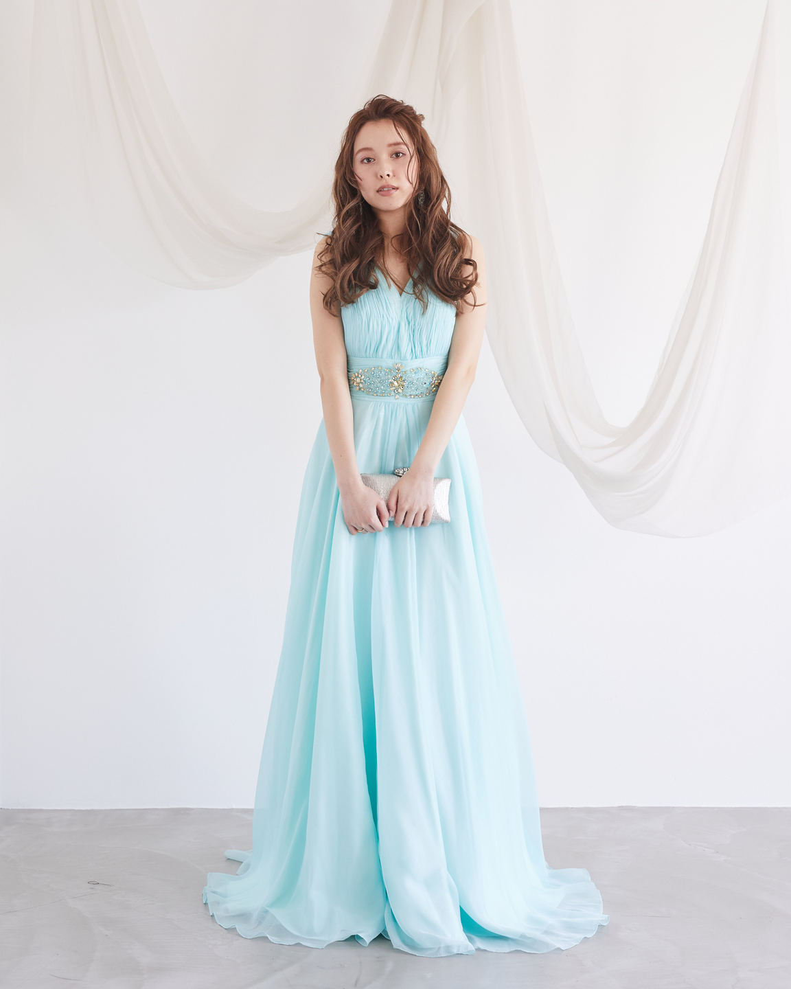 【パーティードレス】水色ロングノースリーブVネックウェストビジュドレス