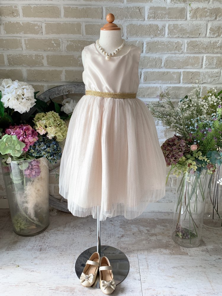 子供　キッズ　女の子　結婚式　ホワイト　アイボリー　フレア　キラキラ　ゴールド　ビジュー　ダイヤ　ノースリーブ　ドレス