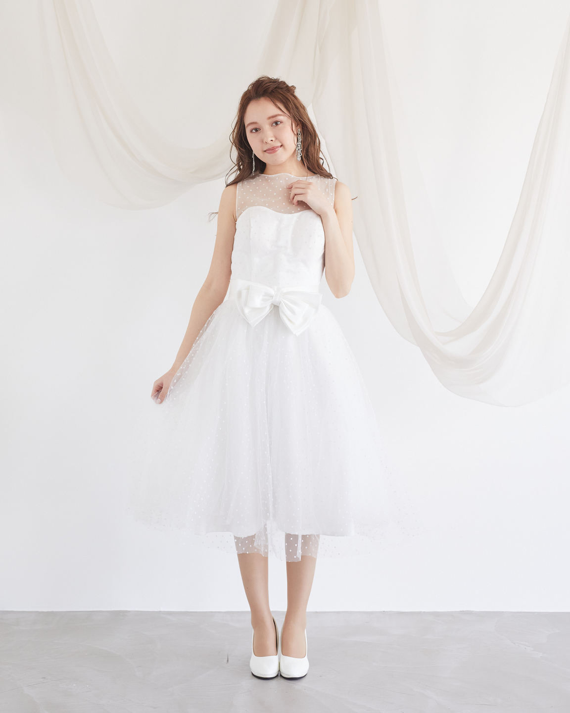 【ウェディングドレス】ホワイトウェストリボンドットノースリーブ膝丈ドレス