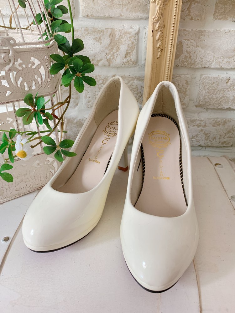 WD/white enamel pumps【23㎝】ﾋｰﾙ8㎝