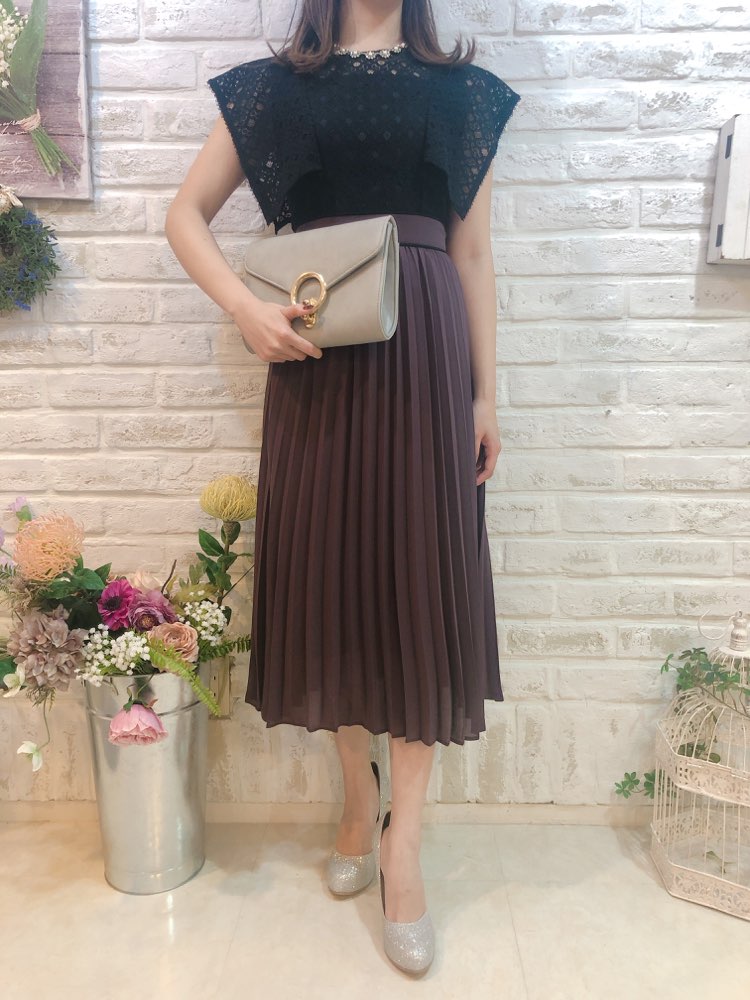 【パーティドレス】ブラック×バーガンディ袖ありミモレ丈プリーツドレス